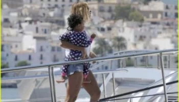 Beyoncé arrive in Ibiza