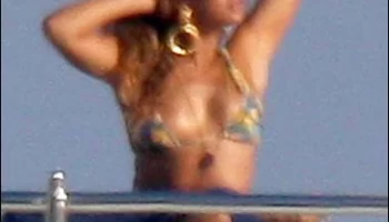 Beyonce suns herself in Monaco